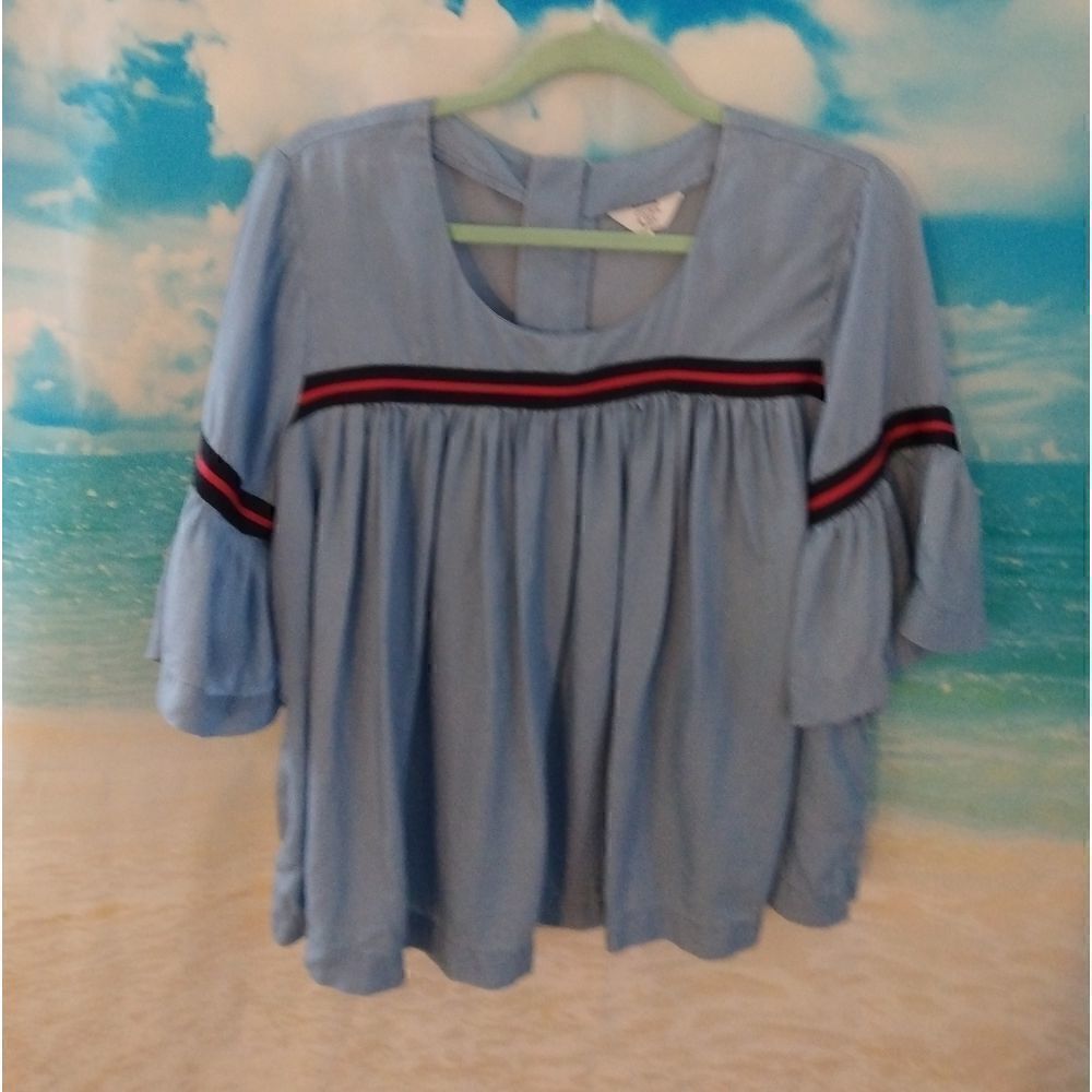 " Crown & Ivy"  woman top.